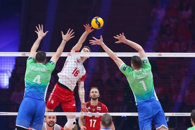 Volleyball, FIVB Nations League, Spiel um Platz 3, Polen - Slowenien LODZ 30.06.2024 SIATKOWKA MEZCZYZN LIGA NARODOW 2024 TURNIEJ FINALOWY - MECZ O 3 MIEJSCE: SLOWENIA - POLSKA --- MENS VOLLEYBALL NATIONS LEAGUE 2024 FINAL ROUND - BRONZE MEDAL MATCH IN LODZ: SLOVENIA - POLAND N Z JAN KOZAMERNIK KAMIL SEMENIUK TONCEK STERN FOT. ANNA KLEPACZKO FOTOPYK NEWSPIX.PL --- Newspix.pl POLAND OUT!  240630LUM046