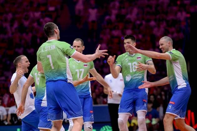 Volleyball, FIVB Nations League, Spiel um Platz 3, Polen - Slowenien LODZ 30.06.2024 MECZ SIATKARSKA LIGA NARODOW 2024 PILKA SIATKOWA --- FIVB VOLLEYBALL NATIONS LEAGUE MATCH: SLOWENA - POLSKA --- SLOVENIA - POLAND N Z SLOWENIA TEAM FOT. PAWEL PIOTROWSKI 400mm.pl NEWSPIX.PL --- Newspix.pl POLAND OUT!  20240630PAP018