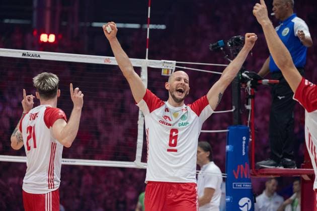 Volleyball, FIVB Nations League, Spiel um Platz 3, Polen - Slowenien Poland - Slovenia 30.06.2024 Lodz, Poland, men s Volleyball Nations League, final round finals third place game , game ( match ) Poland - Slovenia ; image shows: Tomasz Fornal (L) Bartosz Kurek (6) photo Katarzyna Plewczynska Fotostyk Copyright: xFotostykxPhotoxAgencyx 20240630FCTKP568