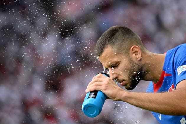 EURO 2024, England - Slowakei Germany Soccer Euro 2024 England - Slovakia 8720174 30.06.2024 Slovakia s David Hancko drinks water during the UEFA EURO, EM, Europameisterschaft,Fussball 2024 Round of 16 soccer match between England and Slovakia at the Veltins-Arena in Gelsenkirchen, Germany. Alexey Filippov Sputnik Gelsenkirchen Germany  Copyright: xAlexeyxFilippovx