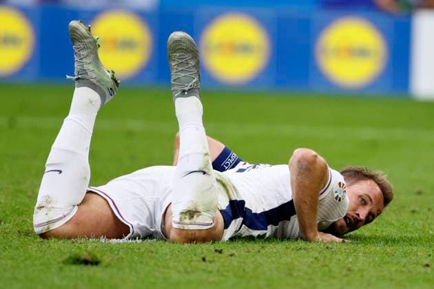 England v Slovakia: Round of 16 - UEFA EURO, EM, Europameisterschaft,Fussball 2024 Harry Kane of England down on the grass during the UEFA EURO 2024 round of 16 match between England and Slovakia at Arena AufSchalke on June 30, 2024 in Gelsenkirchen, Germany. Gelsenkirchen Arena AufSchalke Germany Germany Copyright: xRichardxSellers Sportsphoto APLx 14043395