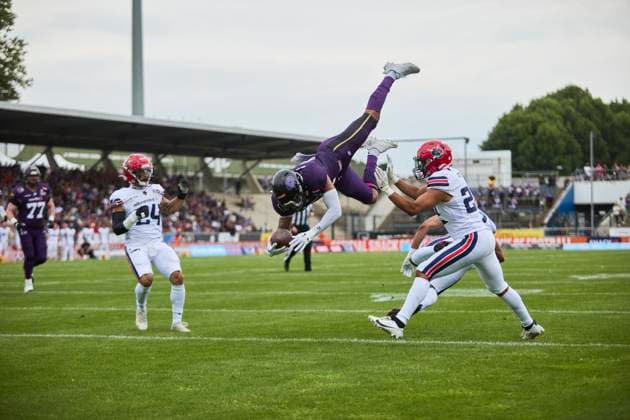 Sport Themen der Woche KW26 Sport Bilder des Tages American Football, Saison 2024, Frankfurt Galaxy Hamburg Sea Devils, PSD Bank Arena, European League of Football (ELF), 30.06.2024 Touchdown durch Norman Schumm (11 Frankfurt Galaxy) Hessen Germany *** American Football, Season 2024, Frankfurt Galaxy Hamburg Sea Devils, PSD Bank Arena, European League of Football ELF , 30 06 2024 Touchdown by Norman Schumm 11 Frankfurt Galaxy Hessen Germany SCHRICK_HSDatFGY_2024-DSK_3884