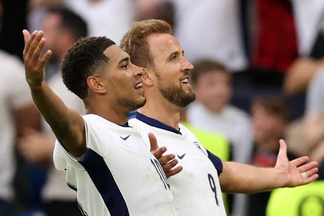 Bilder des Jahres 2024, Sport 06 Juni Sport Themen der Woche KW26 Sport Bilder des Tages EURO 2024, England - Slowakei Jude Bellingham of England celebrates his goal with Harry Kane England v Slovakia, UEFA European Championship, EM, Europameisterschaft 2024, Round of 16, Football, Arena AufSchalke, Gelsenkirchen, Germany - 30 Jun 2024 EDITORIAL USE ONLY No use with unauthorised audio, video, data, fixture lists, club league logos or live services. Online in-match use limited to 120 images, no video emulation. No use in betting, games or single club league player publications.  Copyright: xPaulxCurrie Shutterstockx 14562219fn