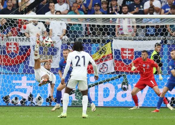 Gelsenkirchen, Germany, 30th June 2024. Jude Bellingham of England scores the equalising goal in the last minute with an overhead kick during the UEFA European Championships round of 16 match at Arena Aufschalke, Gelsenkirchen. Picture credit should read: Paul Terry Sportimage EDITORIAL USE ONLY. No use with unauthorised audio, video, data, fixture lists, club league logos or live services. Online in-match use limited to 120 images, no video emulation. No use in betting, games or single club league player publications. SPI-3212-0086