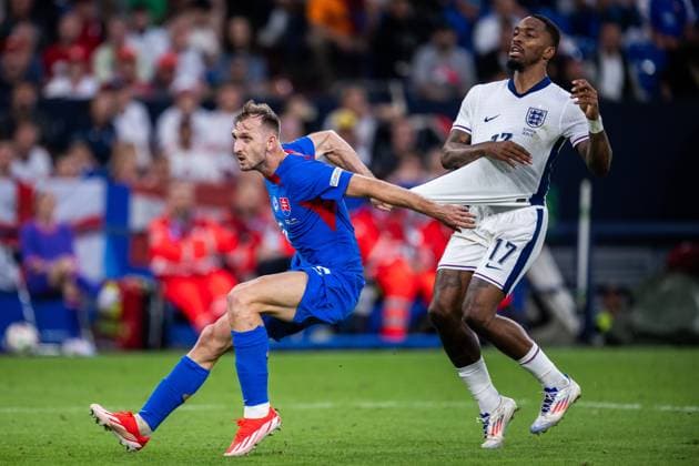 240630 Norbert Gyömber of Slovakia and Ivan Toney of England during the UEFA EURO, EM, Europameisterschaft,Fussball 2024 Football Championship round of 16 match between England and Slovakia on June 30, 2024 in Gelsenkirchen. Photo: Jesper Zerman BILDBYRAN kod JZ JZ0546 fotboll football soccer fotball fotbolls-em europamästerskap em uefa euro uefa european football championship euro 2024 england slovakien slovakia bbeng Copyright: JESPERxZERMAN BB240630JZ157