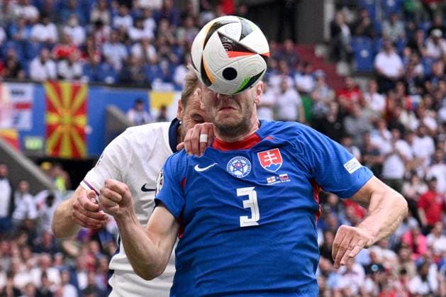 Germany Soccer Euro 2024 England - Slovakia 8720253 30.06.2024 England s Harry Kane, left, and Slovakia s Denis Vavro struggle for the ball during the UEFA EURO, EM, Europameisterschaft,Fussball 2024 Round of 16 soccer match between England and Slovakia at the Veltins-Arena in Gelsenkirchen, Germany. Alexey Filippov Sputnik Gelsenkirchen Germany  Copyright: xAlexeyxFilippovx