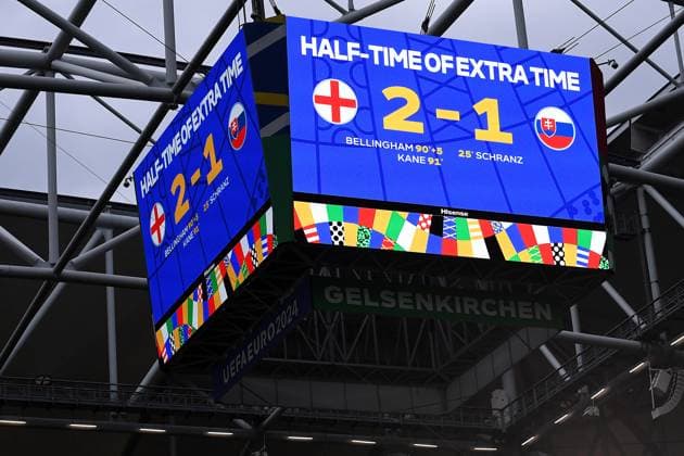 EURO 2024, England - Slowakei Fußball UEFA EURO, EM, Europameisterschaft,Fussball 2024 Achtelfinale England - Slowakei am 30.06.2024 in der Arena AufSchalke in Gelsenkirchen Anzeigetafel Videowand Videowürfel Halbzeit in der Verlängerung 2:1