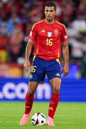 2024-06-30 Spain v Georgia - Round of 16 - UEFA EURO, EM, Europameisterschaft,Fussball 2024 COLOGNE, GERMANY - JUNE 30: Rodri of Spain looks up during the Round of 16 - UEFA EURO 2024 match between Spain and Georgia at Cologne Stadium on June 30, 2024 in Cologne, Germany. (Photo by Joris Verwijst BSR Agency) Cologne Germany Content not available for redistribution in The Netherlands directly or indirectly through any third parties. Copyright: xBSRxAgencyx