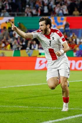 Georgia s Khvicha Kvaratskhelia celebrates the 0-1 during the Euro2024 round of 16 soccer match between Spain and Georgia at RheinEnergieStadion in Cologne, Germany, 30 June 2024. Spain vs. Georgia !ACHTUNG: NUR REDAKTIONELLE NUTZUNG!  Copyright: xAlbertoxEstevezx GRAF9897 20240630-55014023290_1