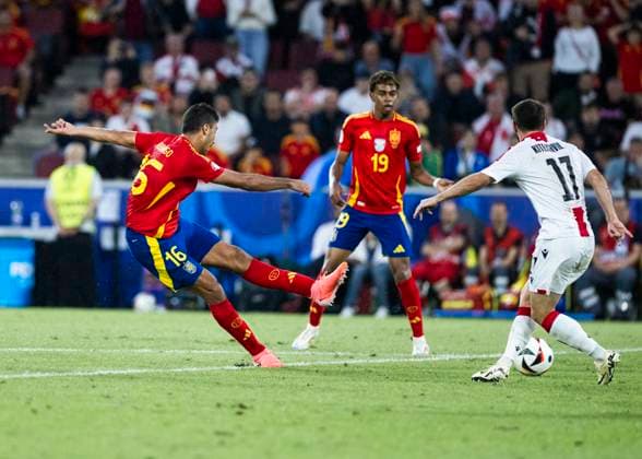 Koeln, RheinEnergieStadion, 30.06.2024: Rodri of SPain scores the 1:1 goal during the match UEFA European Championship, EM, Europameisterschaft 2024 Spain vs. Georgia.