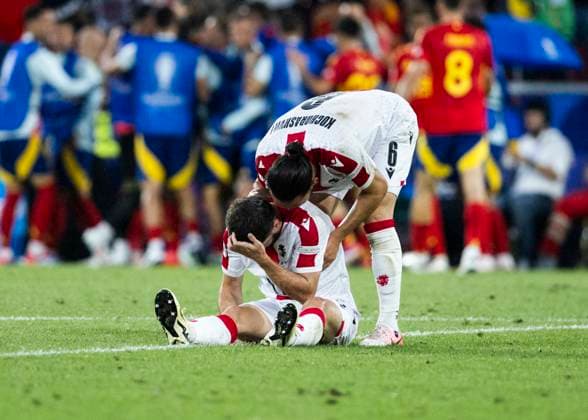 Koeln, RheinEnergieStadion, 30.06.2024: Otar Kiteishvili (L) and Giorgi Kochorashvili disappointed after the 1:1 goal during the match UEFA European Championship, EM, Europameisterschaft 2024 Spain vs. Georgia.