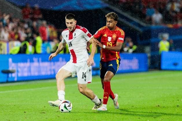 UEFA EURO, EM, Europameisterschaft,Fussball 2024: Spanien - Georgien; 30.06.2024 Zweikampf Luka Lochoshvili (Georgien, 14), Lamine Yamal (Spanien, 19) UEFA EURO 2024: Spanien - Georgien; Cologne Stadium, Köln am 30.06.2024 Copyright: xBEAUTIFULxSPORTS Wunderlx