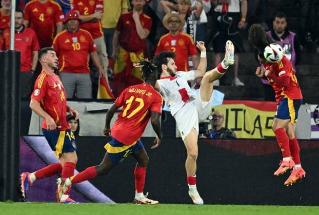 30.06.2024, xsltx, Fussball EM 2024 1 8 Finale, Spanien - Georgien emspor, v.l. Aymeric Laporte Fevre (Spanien), Nicholas Williams Arthuer Jr. (Spanien), Khvicha Kvaratskhelia (Georgien), Marc Cucurella Saseta (Spanien) (DFL DFB REGULATIONS PROHIBIT ANY USE OF PHOTOGRAPHS as IMAGE SEQUENCES and or QUASI-VIDEO) Köln