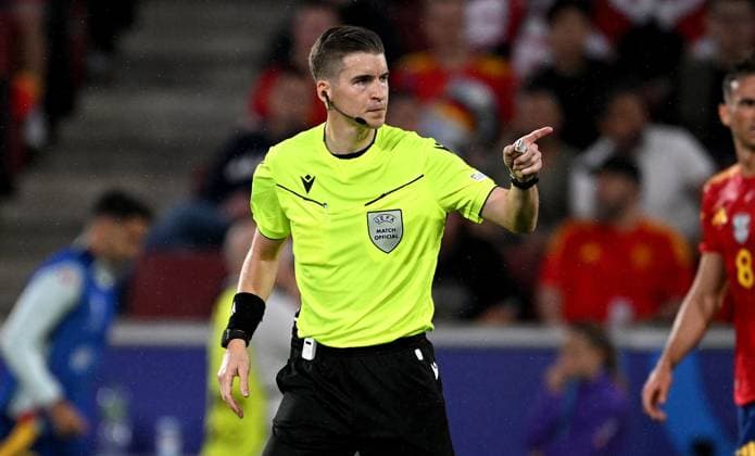 Fussball Euro 2024 Achtelfinale 30.06.2024 Spanien - Georgien Schiedsrichter Francois Letexier (FRA, Frankreich)