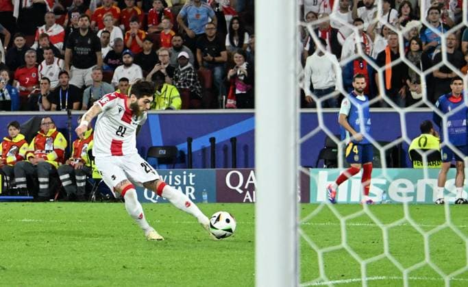 30.06.2024, xsltx, Fussball EM 2024 1 8 Finale, Spanien - Georgien emspor, v.l. Giorgi Tsitaishvili (Georgien) (DFL DFB REGULATIONS PROHIBIT ANY USE OF PHOTOGRAPHS as IMAGE SEQUENCES and or QUASI-VIDEO) Köln