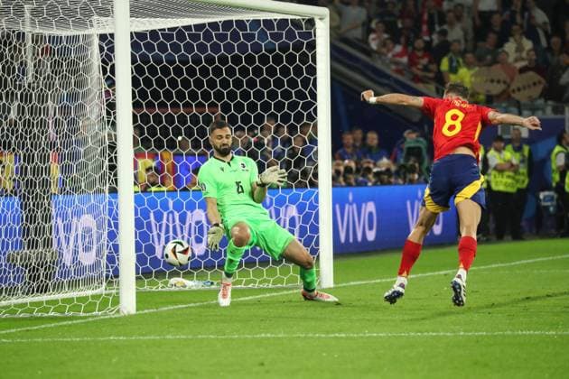 Germany - UEFA EURO, EM, Europameisterschaft,Fussball 2024 - Spain and Georgia - 30 06 2024 GERMANY, COLOGNE, JUNE 30. Fabian Ruiz of Spain scores a goal as Giorgi Mamardashvili of Georgia failed to make a save during the UEFA EURO 2024 round of 16 match between Spain and Georgia, on June 24, 2024 at Cologne Stadium in Cologne, Germany. Photo by Manuel Blondeau AOP.Press Cologne Cologne Stadium Germany Copyright: x ManuelxBlondeau AOP.Pressx AOP20240630 0011