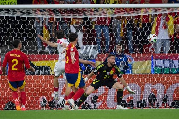 Eigentor Spanien durch Robin Le Normand (ESP) zum 0:1, Torwart Simon Unai (ESP) ohne Abwehrchanc, Achtelfinale Spanien (ESP) - Georgien (GEO) 4:1 Stadion Koeln, Cologne Stadium, 30.06.2024. Fussball UEFA EURO, EM, Europameisterschaft,Fussball 2024 GERMANY vom 14.06.2024 - 14.07.2024. Â