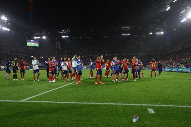 Dani Carvajal of Spain applauds the fans with team-mates Spain v Georgia, UEFA European Championship, EM, Europameisterschaft 2024, Round of 16, Football, Cologne Stadium, Cologne, Germany - 30 Jun 2024 EDITORIAL USE ONLY No use with unauthorised audio, video, data, fixture lists, club league logos or live services. Online in-match use limited to 120 images, no video emulation. No use in betting, games or single club league player publications.  Copyright: xMichaelxZemanek Shutterstockx 14562306ck