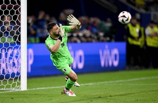 Fussball Euro 2024 Achtelfinale 30.06.2024 Spanien - Georgien Torwart Giorgi Mamardashvili (Georgien)