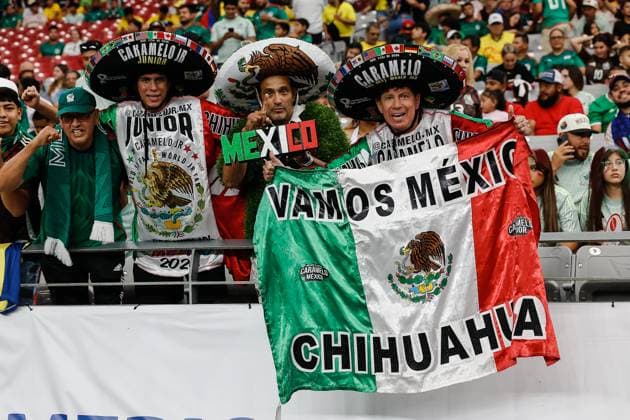 GLENDALE, AZ - JUNE 30: Mexico fans cheer before the CONMEBOL Copa America 2024 Group B game between Mexico and Ecuador on June 30, 2024 at State Farm Stadium in Glendale, Arizona. (Photo by Kevin Abele Icon Sportswire) SOCCER: JUN 30 CONMEBOL Copa America - Mexico vs Ecuador EDITORIAL USE ONLY Icon240630003