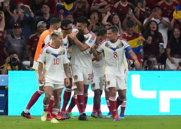 June 30, 2024, Austin, Tx, United States: Venezuela team celebrates with ERIC RAMIREZ (19) after he scored the third goal for his team during second half action in the Group B final stage match of the CONCACAF Copa America 2024 at Austin s Q2 Stadium on June 30, 2024. Venezuela advanced from group play while eliminating Jamaica, 3-0. Austin United States - ZUMAd150 20240630_znp_d150_007 Copyright: xBobxDaemmrichx