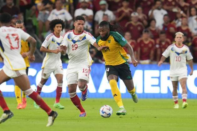 June 30, 2024, Austin, Tx, United States: ERIC RAMIREZ (19) of Venezuela battles DEXTER LEMBEKISA (14) of Jamaica during second half action in the Group B final stage match of the CONCACAF Copa America 2024 at Austin s Q2 Stadium on June 30, 2024. Venezuela advanced from group play while eliminating Jamaica, 3-0. Austin United States - ZUMAd150 20240630_znp_d150_011 Copyright: xBobxDaemmrichx