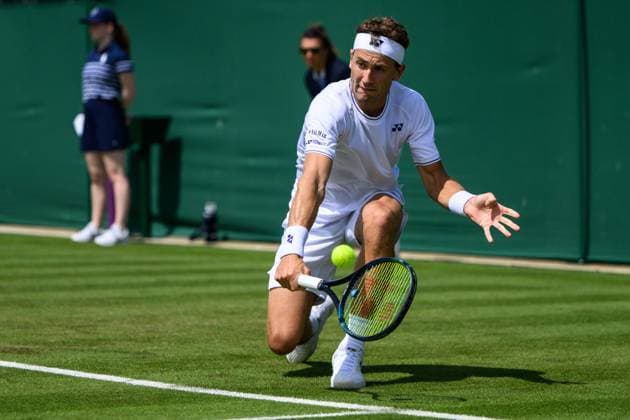 240701 Casper Ruud of Norway competes in a first round singles tennis match during day 1 of Wimbledon on July 1, 2024 in London. Photo: Jesper Zerman BILDBYRAN kod JZ JZ0547 tennis wimbledon day 1 bbeng Copyright: JESPERxZERMAN BB240701JZ003