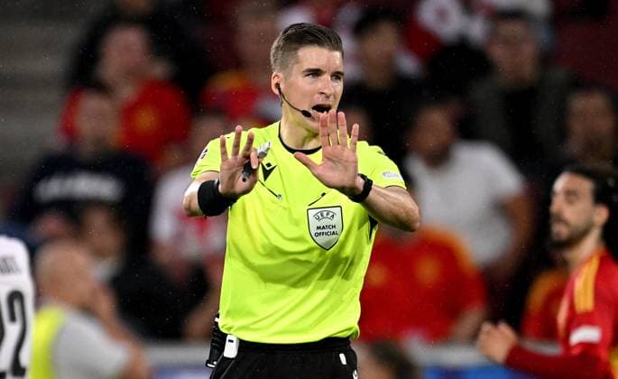 Fussball Euro 2024 Achtelfinale 30.06.2024 Spanien - Georgien Schiedsrichter Francois Letexier (FRA, Frankreich)