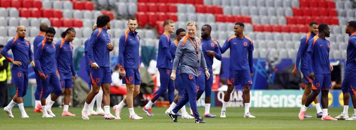 MUNICH - National coach Ronald Koeman during the MD-1 training session of the Dutch national team, Nationalteam in the Munich Football Arena on July 1, 2024 in Munich, Germany. The Dutch national team is preparing for the eighth finals at the European Football Championship in Germany against Romania. ANP KOEN VAN WEEL UEFA EURO, EM, Europameisterschaft,Fussball 2024 Germany 2024 xVIxANPxSportx xxANPxIVx 502535411 originalFilename: 502535411.jpg