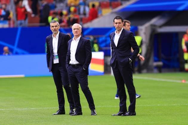 240701 EURO2024 FRANCE VS BELGIUM Head Coach Didier Deschamps of France inspects the field before a soccer game between the national teams of France, called les Bleus and Belgium, called the Red Devils in a round of 16 knock out game of the UEFA EURO, EM, Europameisterschaft,Fussball 2024 tournament , on Monday 1 July 2024 in Dusseldorf , Germany . photo isosport Frank Abbeloos Dusseldorf GERMANY  Copyright: xx 471298