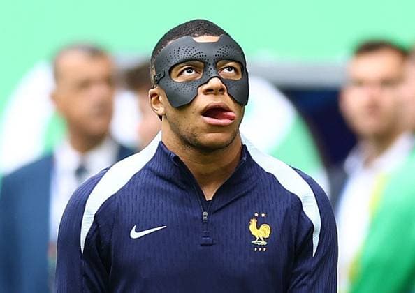 Kylian Mbappe of France puts on his face mask to protect his broken nose during warm up France v Belgium, UEFA European Championship, EM, Europameisterschaft 2024, Round of 16, Football, Dusseldorf Arena, Dusseldorf, Germany - 01 Jul 2024 EDITORIAL USE ONLY No use with unauthorised audio, video, data, fixture lists, club league logos or live services. Online in-match use limited to 120 images, no video emulation. No use in betting, games or single club league player publications.  Copyright: xKieranxMcManus Shutterstockx 14566634u