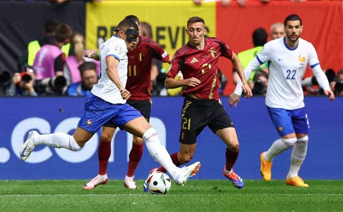 Kylian Mbappe of France has a shot France v Belgium, UEFA European Championship, EM, Europameisterschaft 2024, Round of 16, Football, Dusseldorf Arena, Dusseldorf, Germany - 01 Jul 2024 EDITORIAL USE ONLY No use with unauthorised audio, video, data, fixture lists, club league logos or live services. Online in-match use limited to 120 images, no video emulation. No use in betting, games or single club league player publications.  Copyright: xKieranxMcManus Shutterstockx 14566634ae