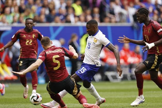 DUSSELDORF - (l-r) Jan Vertonghen of Belgium, Marcus Thuram of France during the UEFA EURO, EM, Europameisterschaft,Fussball 2024 round of 16 match between France and Belgium at the Dusseldorf Arena on July 1, 2024 in Dusseldorf, Germany. ANP Hollandse Hoogte MAURICE VAN STEEN UEFA EURO 2024 2024 xVIxANPxSportx xVanxSteenxFotografiexIVx 502542912 originalFilename: 502542912.jpg