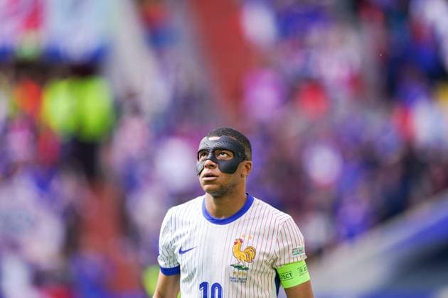 2024-07-01 France v Belgium - Round of 16 - UEFA EURO, EM, Europameisterschaft,Fussball 2024 DUSSELDORF, GERMANY - JULY 1: Kylian Mbappe of France wearing a face mask looks on during the Round of 16 - UEFA EURO 2024 match between France and Belgium at Dusseldorf Arena on July 1, 2024 in Dusseldorf, Germany. (Photo by Joris Verwijst BSR Agency) Dusseldorf Germany Content not available for redistribution in The Netherlands directly or indirectly through any third parties. Copyright: xBSRxAgencyx