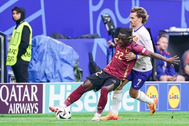 2024-07-01 France v Belgium - Round of 16 - UEFA EURO, EM, Europameisterschaft,Fussball 2024 DUSSELDORF, GERMANY - JULY 1: Antoine Griezmann of France battles for possession with Jeremy Doku of Belgium during the Round of 16 - UEFA EURO 2024 match between France and Belgium at Dusseldorf Arena on July 1, 2024 in Dusseldorf, Germany. (Photo by Joris Verwijst BSR Agency) Dusseldorf Germany Content not available for redistribution in The Netherlands directly or indirectly through any third parties. Copyright: xBSRxAgencyx