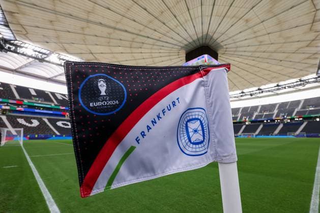 Frankfurt Arena Frankfurt am Main, UEFA EURO, EM, Europameisterschaft,Fussball 2024 Germany, Monday 1 Jul 2024 Round of 16, Portugal - Slovenia, Symbolfoto, Symbolbild: Innenansicht Stadion Deutsche Bank Park, geschlossenes Dach, Eckfahne, EURO 2024, Frankfurt Copyright: JoaquimxFerreira