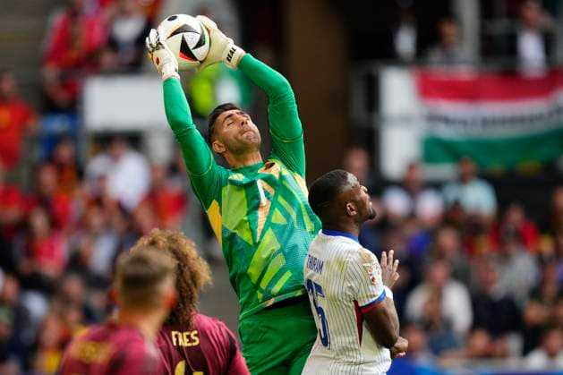 France v Belgium: Round of 16 - UEFA EURO, EM, Europameisterschaft,Fussball 2024 Koen Casteels goalkeeper of Belgium and VfL Wolfsburg makes a save during the UEFA EURO 2024 round of 16 match between France and Belgium at Düsseldorf Arena on July 1, 2024 in Dusseldorf, Germany. Dusseldorf Germany  Copyright: xJosexBretonx originalFilename:bretonhernandez-francevb240701_np20n.jpg