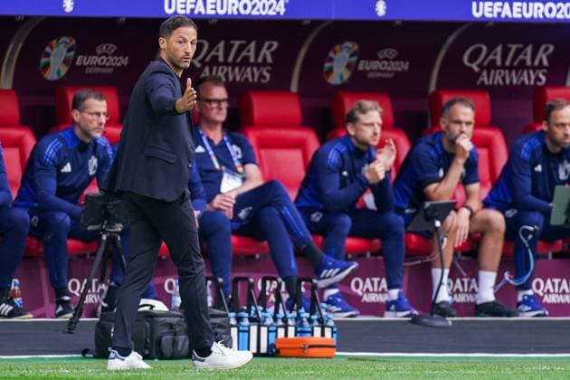 2024-07-01 France v Belgium - Round of 16 - UEFA EURO, EM, Europameisterschaft,Fussball 2024 DUSSELDORF, GERMANY - JULY 1: Coach Domenico Tedesco of Belgium looks on during the Round of 16 - UEFA EURO 2024 match between France and Belgium at Dusseldorf Arena on July 1, 2024 in Dusseldorf, Germany. (Photo by Joris Verwijst BSR Agency) Dusseldorf Germany Content not available for redistribution in The Netherlands directly or indirectly through any third parties. Copyright: xBSRxAgencyx