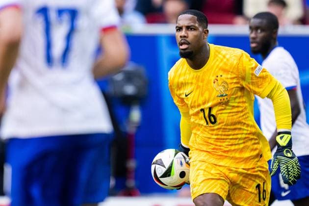 240701 Goalkeeper Mike Maignan of France during the UEFA EURO, EM, Europameisterschaft,Fussball 2024 Football Championship round of 16 match between France and Belgium on July 1, 2024 in Dusseldorf. Photo: Mathias Bergeld BILDBYRAN kod MB MB0941 fotboll football soccer fotball fotbolls-em europamästerskap em uefa euro uefa european football championship euro 2024 frankrike france belgien belgium bbeng round of 16 attondelsfinal Copyright: MATHIASxBERGELD BB240701MB024