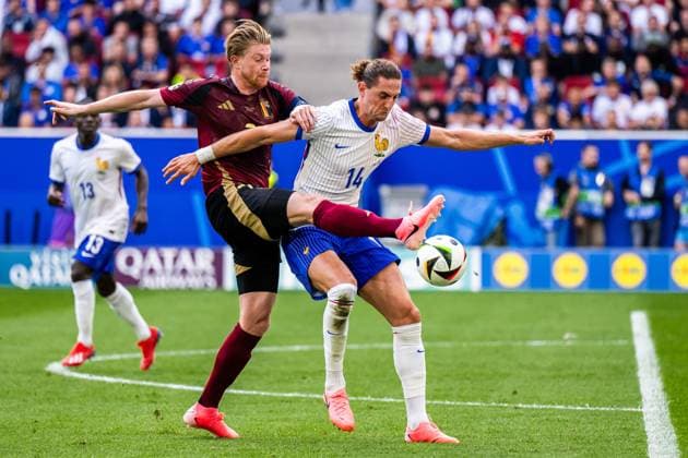 240701 Kevin De Bruyne of Belgium and Adrien Rabiot of France during the UEFA EURO, EM, Europameisterschaft,Fussball 2024 Football Championship round of 16 match between France and Belgium on July 1, 2024 in Dusseldorf. Photo: Mathias Bergeld BILDBYRAN kod MB MB0941 fotboll football soccer fotball fotbolls-em europamästerskap em uefa euro uefa european football championship euro 2024 frankrike france belgien belgium bbeng round of 16 attondelsfinal Copyright: MATHIASxBERGELD BB240701MB034