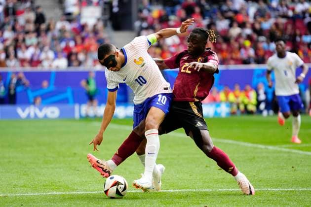 France v Belgium: Round of 16 - UEFA EURO, EM, Europameisterschaft,Fussball 2024 Kylian Mbappe centre-forward of France and Real Madrid and Jeremy Doku left winger of Belgium and Manchester Citycompete for the ball during the UEFA EURO 2024 round of 16 match between France and Belgium at Düsseldorf Arena on July 1, 2024 in Dusseldorf, Germany. Dusseldorf Germany  Copyright: xJosexBretonx originalFilename:bretonhernandez-francevb240701_nprWN.jpg