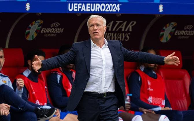 Football - UEFA EURO, EM, Europameisterschaft,Fussball 2024 - Round of 16 - France v Belgium DÜSSELDORF, GERMANY - Monday, July 1, 2024: France s head coach Didier Deschamps during the UEFA Euro 2024 Round of 16 match between France and Belgium at the Düsseldorf Arena. (Photo by David Rawcliffe Propaganda) DÜSSELDORF Düsseldorf Arena NORTH RHINE-WESTPHALIA GERMANY  Copyright: xDavidxRawcliffex P2024-07-01-France_Belgium-38