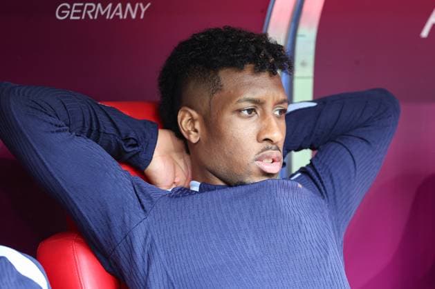 EM 2024: Frankreich - Belgien am 01.07.2024 in der Arena Düsseldorf in Duesseldorf Kingsley Coman (France 20) auf der Ersatzbank
