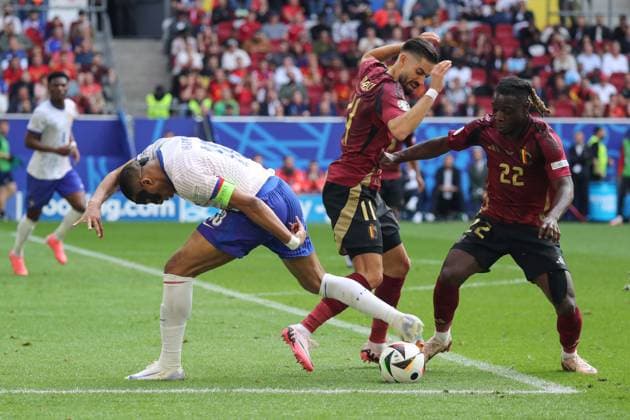 Germany - UEFA EURO, EM, Europameisterschaft,Fussball 2024 - France vs Belgium - 01 07 2024 GERMANY, DUSSELDORF, JULY 01. Kylian Mbappe of France duels for the ball with Jeremy Doku of Belgium during the UEFA EURO 2024 round of 16 match between France and Belgium. On July 01, 2024 at Dusseldorf Arena in Dusseldorf, Germany. Photo by Manuel Blondeau AOP.Press Dusseldorf Dusseldorf Arena Germany Copyright: x ManuelxBlondeau AOP.Pressx AOP20240701 0009