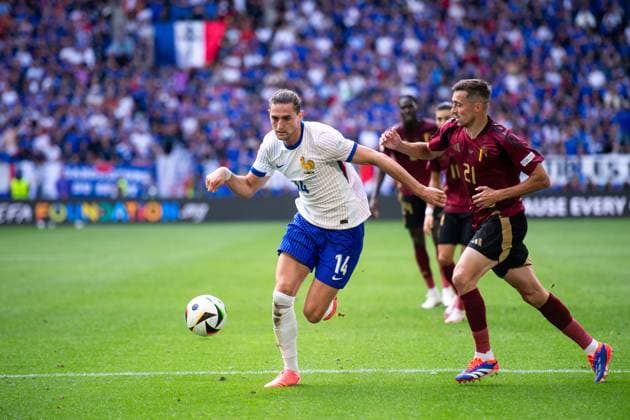 Adrien Rabiot (Frankreich, 14) im Zweikampf mit Timothy Castagne (Belgien, 21), GER, France (FRA) vs Belgium (BEL), Fussball Europameisterschaft, UEFA EURO, EM, Europameisterschaft,Fussball 2024, Round of 16, 01.07.2024 GER, France (FRA) vs Belgium (BEL), Fussball Europameisterschaft, UEFA EURO 2024, Round of 16, 01.07.2024 Duesseldorf Copyright: xEibner-Pressefoto Memmlerx EP_MMR
