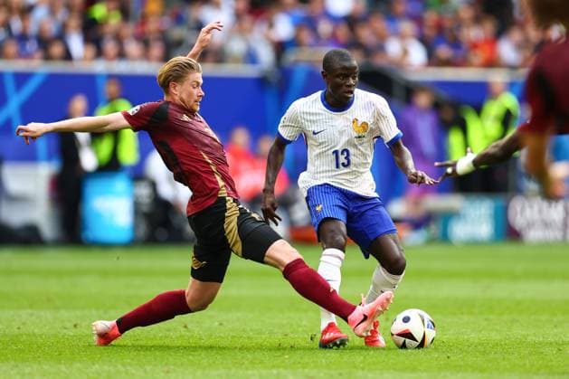 France v Belgium 1 July 2024, Dusseldorf - UEFA EUROs - Round of 16 - France v Belgium - Kevin De Bruyne of Belgium tackles Ngolo Kante of France - Photo: Charlotte Wilson Offside. Dusseldorf Germany Copyright: xCharlottexWilsonx xOffsidexOffside