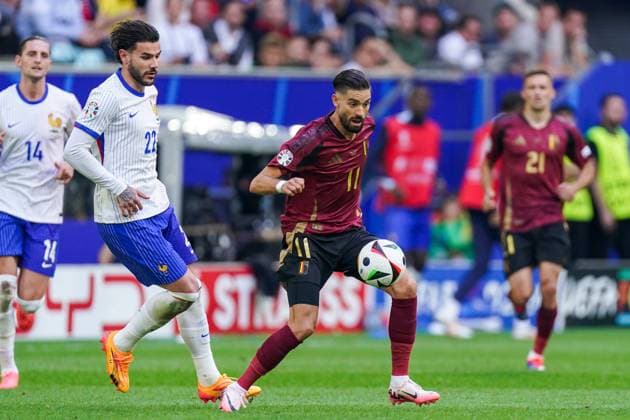 2024-07-01 France v Belgium - Round of 16 - UEFA EURO, EM, Europameisterschaft,Fussball 2024 DUSSELDORF, GERMANY - JULY 1: Theo Hernandez of France battles for possession with Yannick Carrasco of Belgium during the Round of 16 - UEFA EURO 2024 match between France and Belgium at Dusseldorf Arena on July 1, 2024 in Dusseldorf, Germany. (Photo by Joris Verwijst BSR Agency) Dusseldorf Germany Content not available for redistribution in The Netherlands directly or indirectly through any third parties. Copyright: xBSRxAgencyx