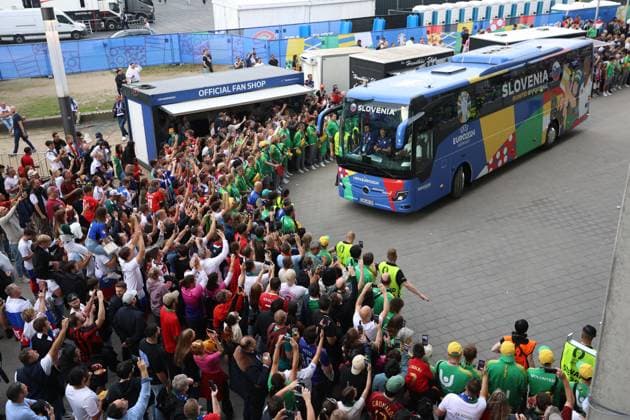 The Slovenia team bus arrives Portugal v Slovenia, UEFA European Championship, EM, Europameisterschaft 2024, Round of 16, Football, Frankfurt Arena, Frankfurt, Germany - 01 Jul 2024 EDITORIAL USE ONLY No use with unauthorised audio, video, data, fixture lists, club league logos or live services. Online in-match use limited to 120 images, no video emulation. No use in betting, games or single club league player publications.  Copyright: xMichaelxZemanek Shutterstockx 14566640c