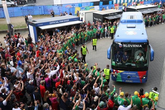 The Slovenia team bus arrives Portugal v Slovenia, UEFA European Championship, EM, Europameisterschaft 2024, Round of 16, Football, Frankfurt Arena, Frankfurt, Germany - 01 Jul 2024 EDITORIAL USE ONLY No use with unauthorised audio, video, data, fixture lists, club league logos or live services. Online in-match use limited to 120 images, no video emulation. No use in betting, games or single club league player publications.  Copyright: xMichaelxZemanek Shutterstockx 14566640a
