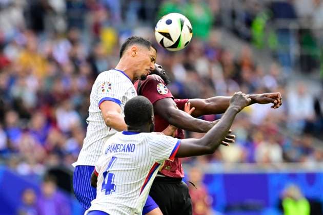 France v Belgium Round of 16 - UEFA EURO, EM, Europameisterschaft,Fussball 2024 DUSSELDORF, GERMANY - JULY 01 : Lukaku Romelu forward of Belgium, William Saliba defender of France and Dayot Upamecano defender of France during the UEFA EURO 2024 European Football Championship tournament round of 16 match between France and Belgium at Dusseldorf Arena on July 1, 2024 in Dusseldorf, Germany, 01 07 2024 Dusseldorf Germany  Copyright: xPeterxDexVoechtx